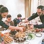 Много, красиво, сытно: Как отмечают Новый год крымские армяне
