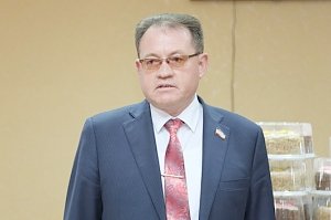 Александр Шувалов поздравил с новогодними праздниками трудовые коллективы и пациентов ряда лечебных учреждений Крыма