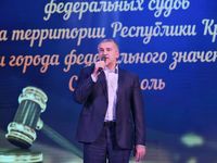 Сергей Аксёнов поздравил представителей судейского сообщества с годовщиной создания федеральных судов на территории Крыма