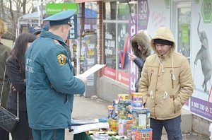 Сотрудники продолжают проводить профилактические мероприятия в местах реализации пиротехнических изделий