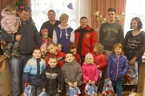 Севастопольские спасатели навестили воспитанников «Социального приюта для детей» и поздравили ребят с наступающими праздниками