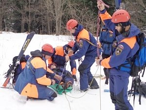 Крымские спасатели оказывают помощь в горах