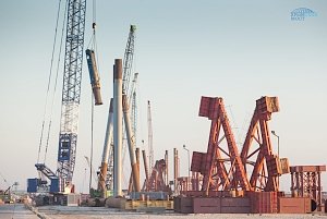 На строительстве Керченского моста установлено 50% свай