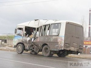 Под Феодосией столкнулись рейсовый автобус и бензовоз