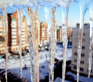 Меры предосторожности в промежуток времени образования сосулек и наледей!