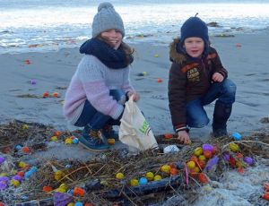 На радость детям: тысячи киндер-сюрпризов и других игрушек выбросило на побережье в Германии (ФОТО, ВИДЕО)