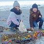 На радость детям: тысячи киндер-сюрпризов и других игрушек выбросило на побережье в Германии (ФОТО, ВИДЕО)