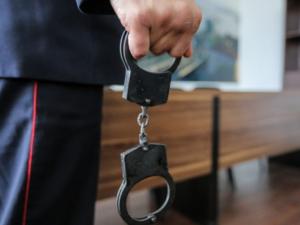 В Белогорском районе грабитель-рецидивист ограбил торговый ларёк