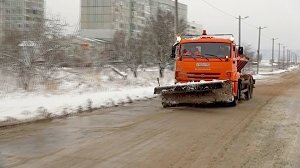 В Керчи во время снегопада сломались две снегоуборочные машины