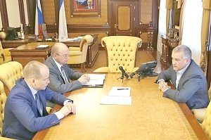 Сергей Аксёнов снова выдал Геннадию Бахареву карт-бланш