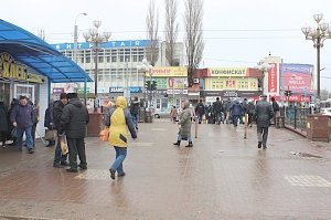 В Керчи большие штрафы испугали стихийщиков на мосту в районе рынка