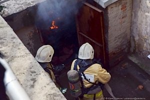 Севастопольские спасатели предотвратили пожар в многоквартирном доме