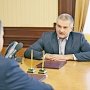 Автограф Аксенова решит квартирный вопрос крымчан