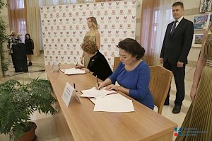 В крымские музеи и библиотеку передали культурных ценностей на 6 млн рублей