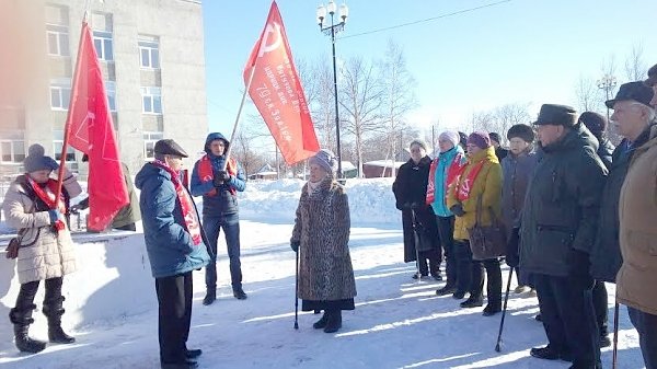 Сахалинская область. Анивские коммунисты почтили память Владимира Ильича Ленина возложением цветов