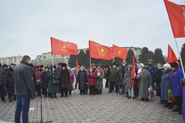 Волгоградская область. Коммунисты Волжского почтили память Вождя мирового пролетариата