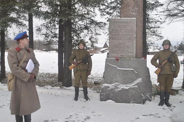 Ленинградские коммунисты и комсомольцы почтили память защитников города Ленина