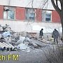 Двор керченской горбольницы завален строительным мусором