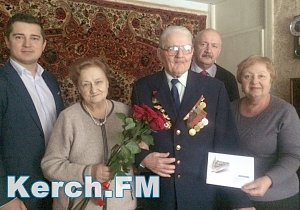 В Керчи поздравили ветерана ВОВ с 90-летием