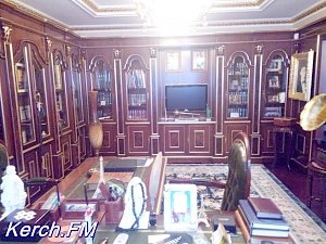 В центре Керчи продают квартиру за 24 миллиона рублей