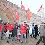 Новгородские коммунисты приняли участие в общегородском шествии в честь 75-летия подвига советских Героев