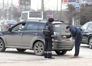 ГИБДД Севастополя проверяла номера автомобилей