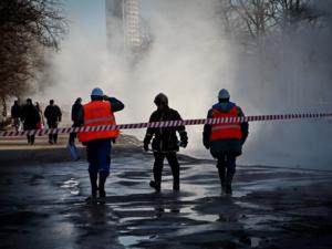 В Керчи прорвало теплотрассу