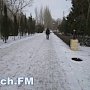 Керчане жалуются на открытый люк около здания городского совета