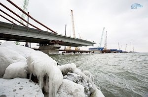 Строители Крымского моста приступили к монтажу пролётов на морские опоры
