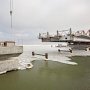 Строители сооружают морские пролёты Крымского моста