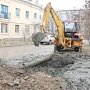 В Керчи на улице Свердлова заменили кусок водопроводной трубы