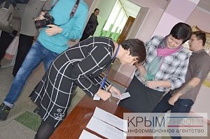 Министр образования Крыма вместе с родителями выпускников сдала ЕГЭ