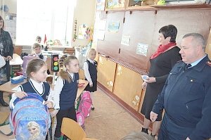 Министр образования и начальник Госавтоинспекции Крыма рассказали школьникам про «Шагающий автобус»