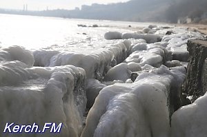 В Керчи водители грузовиков ждут очередь на переправу больше 24 часов