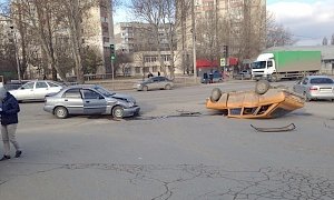 В ДТП около столичного автосалона пострадала женщина