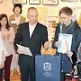 В Крыму наградили школьников за сочинения «Герои, вы в наших сердцах»