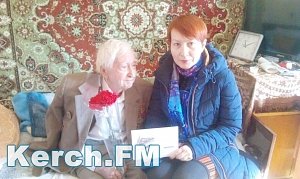 В Керчи ветерана ВОВ поздравили с 90-летием