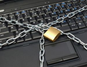 Две трети заблокированных Роскомнадзором сайтов продолжают работать