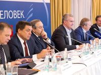 Сергей Аксёнов гарантировал инвесторам ЯМЭФ, какие готовы к реализации проектов на территории республики, личную встречу