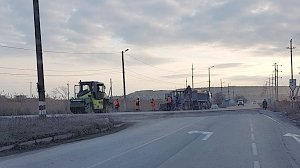 В Керчи ремонтируют дорогу в районе переправы