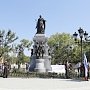 У памятника императрице прошёл митинг в поддержку ДНР и ЛНР