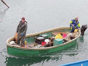 Как работают севастопольские рыбаки на старейшем предприятии