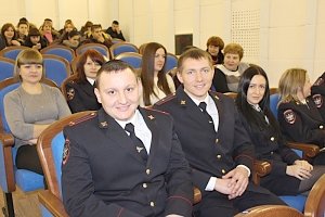 Сотрудники транспортной полиции Симферополя наградили победителей творческих конкурсов