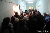 Очереди в Госкомрегистре доводят керчан до драк