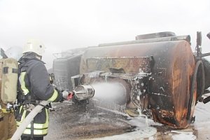 Крымские спасатели ликвидировали возгорание бензовоза в г. Симферополь