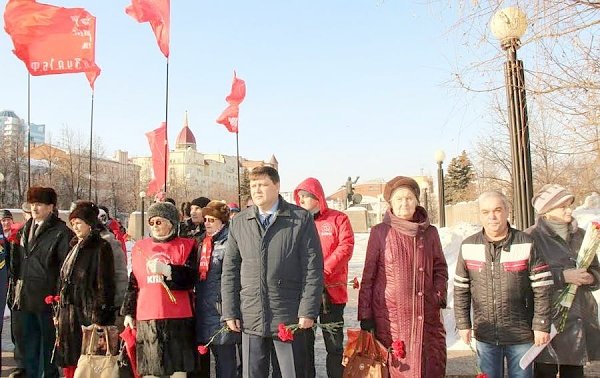 Челябинские коммунисты приняли участие в торжественной церемонии в честь Дня Советской Армии и Военно-Морского Флота