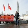 В честь дня Советской Армии и Военно-Морского флота коммунисты города Екатеринбурга возложили цветы к памятнику героям Революции