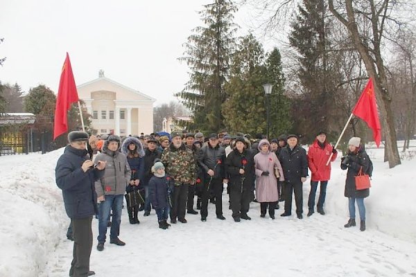 Пензенские коммунисты провели митинг в честь Советской Армии