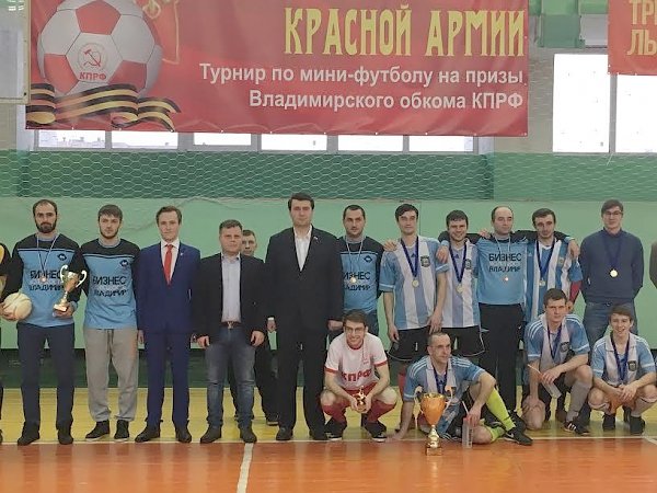Олег Лебедев наградил победителей турнира по мини-футболу во Владимире