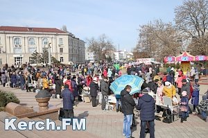 Керчане проводили Масленицу и сожгли чучело